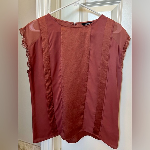 Express Tops - Express blouse in alternating fabrics with lace accent sleeves in mauve.